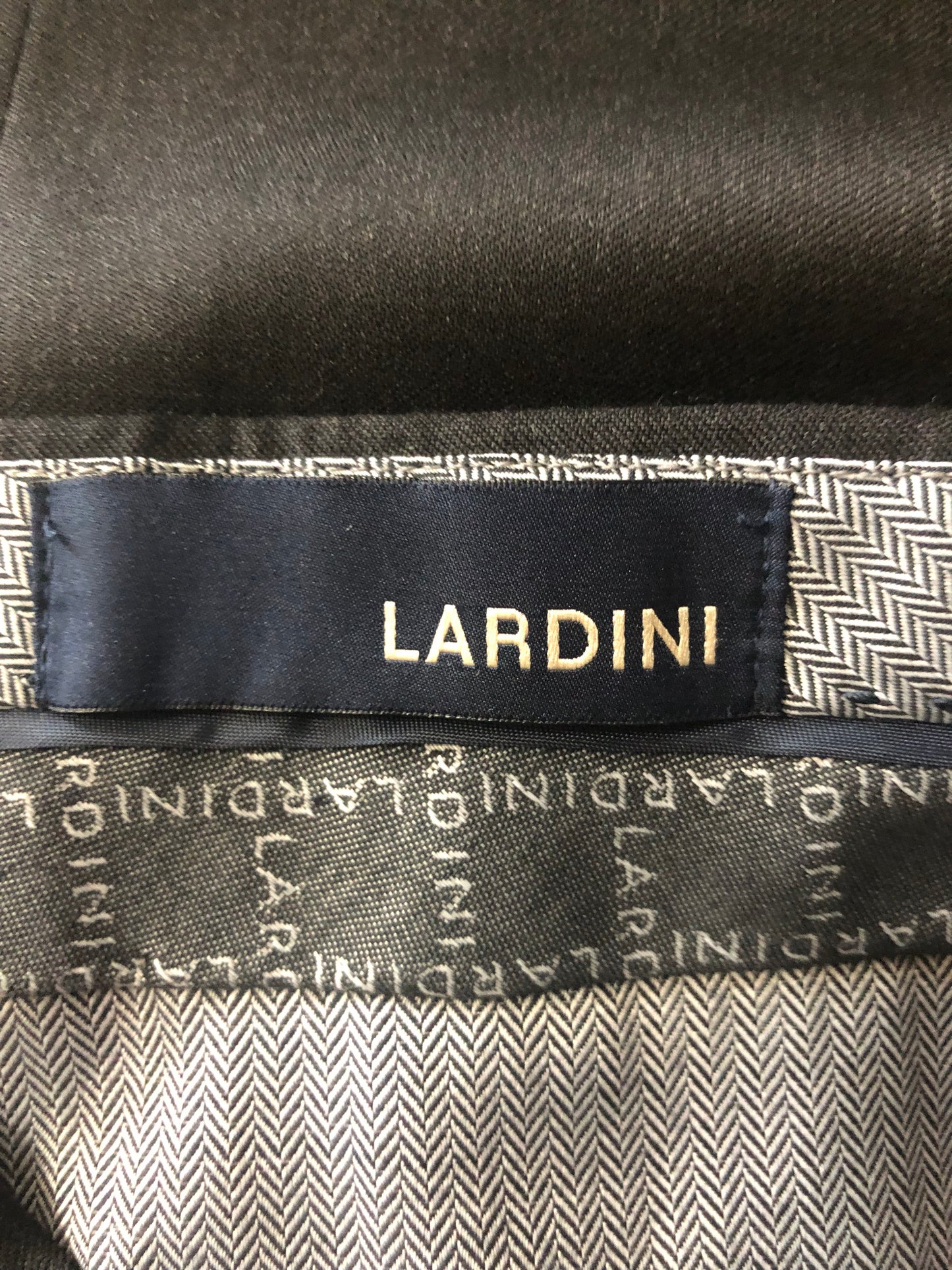 【新品/未使用】LARDINIラルディーニスラックスダークグレー44ツープリーツ