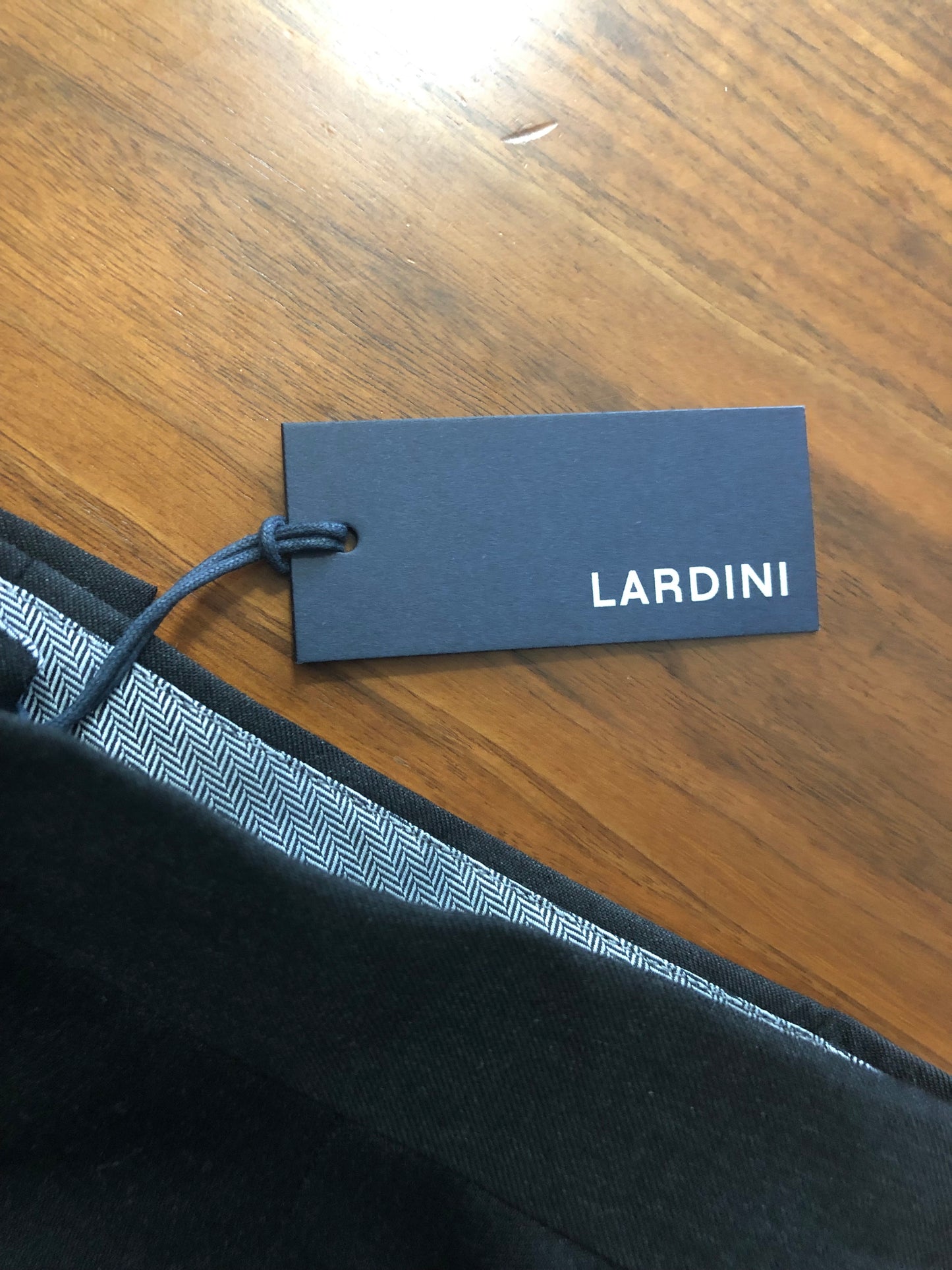 【新品/未使用】LARDINIラルディーニスラックスダークグレー44ツープリーツ